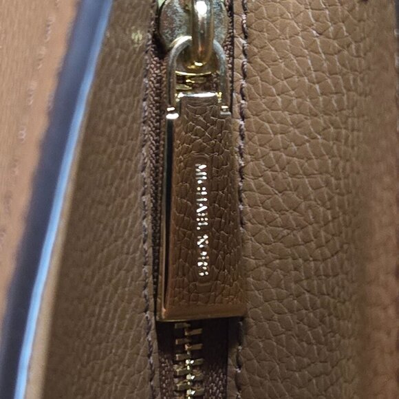 Michael Kors Chantal Tote Camel Pebbled Leather Gold Hardware Classic Luxury Bag - Picture 10 of 12